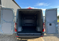 Vntorn obloenia nklad.priestoru Mercedes-Benz Sprinter  RWD (3272 mm /  ( tandardn strecha 1719 mm )   PLAST