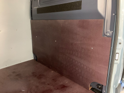 Kryt deliacej prepky  - preglejka 9 mm  Mercedes-Benz Sprinter (r.v. 2007-2018, 2018-)